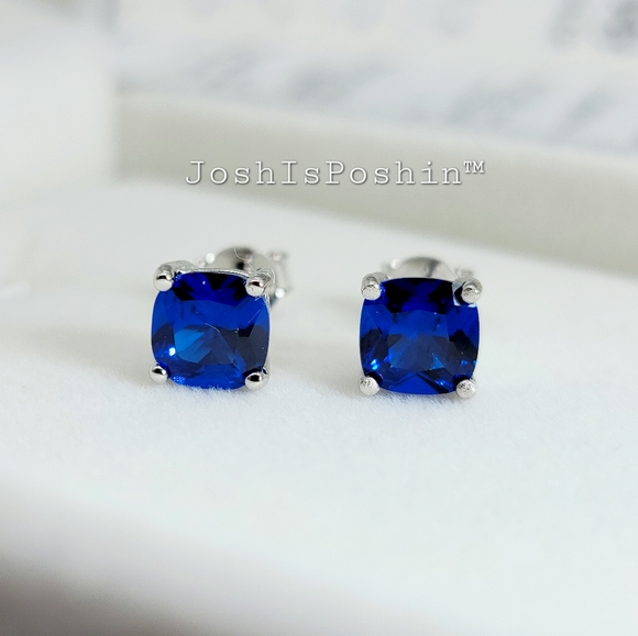 Cushion cut tanzanite earring studs in sterling silver - Picture 5 of 10